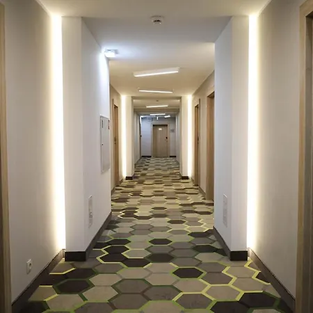 住宿加早餐酒店 Falenty Biznes I Wypoczynek