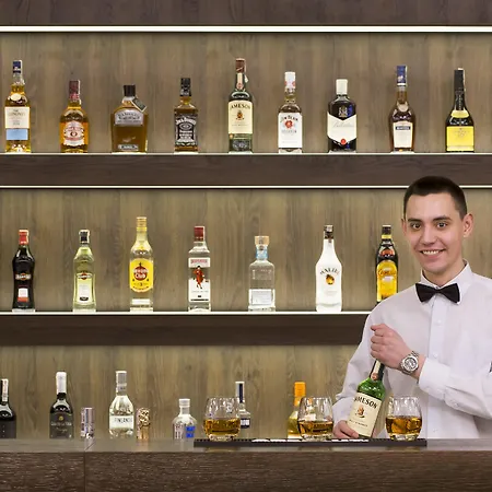 住宿加早餐酒店 Falenty Biznes I Wypoczynek 拉辛