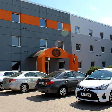 Falenty Biznes I Wypoczynek לינה וארוחת בוקר 4*