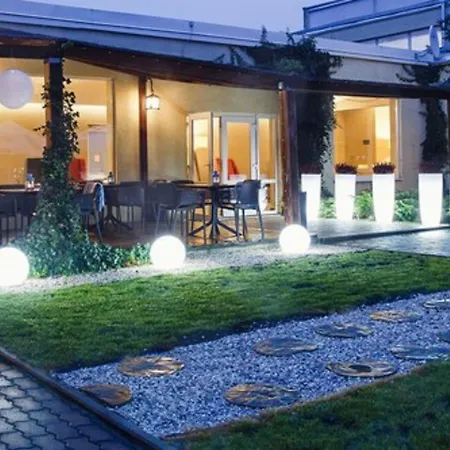 住宿加早餐酒店 Falenty Biznes I Wypoczynek 4*