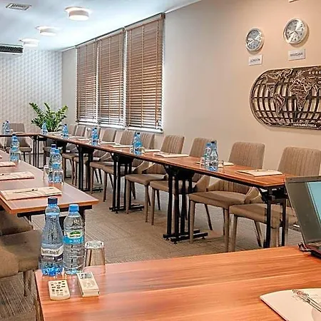 Falenty Biznes I Wypoczynek 4* Raszyn