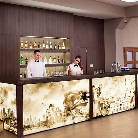 Falenty Biznes I Wypoczynek 住宿加早餐酒店 拉辛