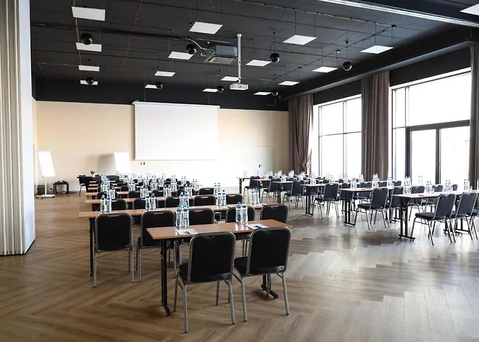 Falenty Biznes I Wypoczynek לינה וארוחת בוקר רשין