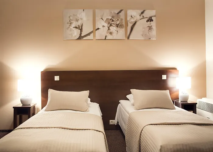 Falenty Biznes I Wypoczynek Nocleg ze śniadaniem 4*