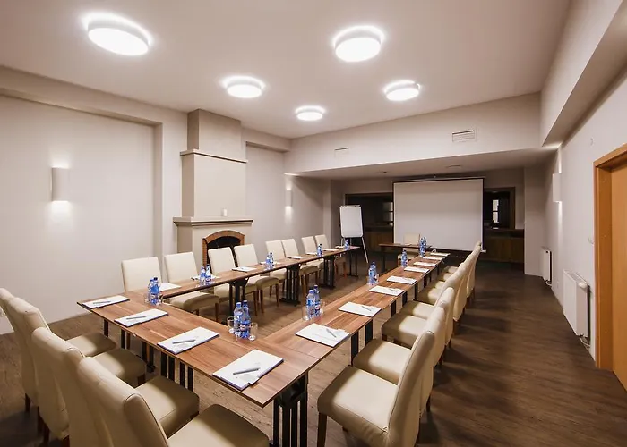 Falenty Biznes I Wypoczynek 4*