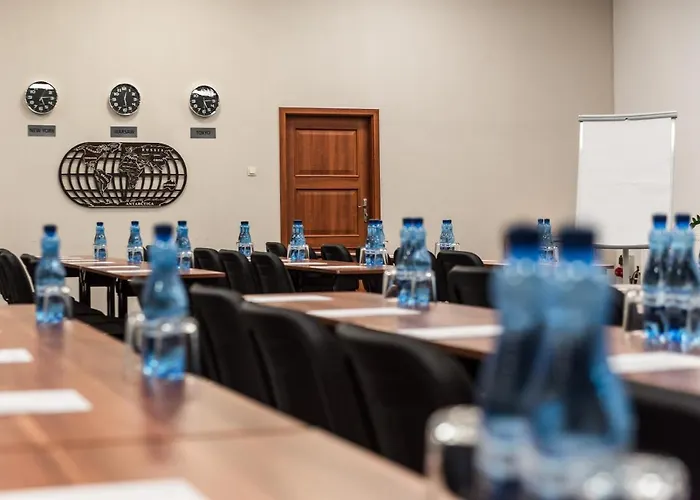 Nocleg ze śniadaniem Falenty Biznes I Wypoczynek 4*