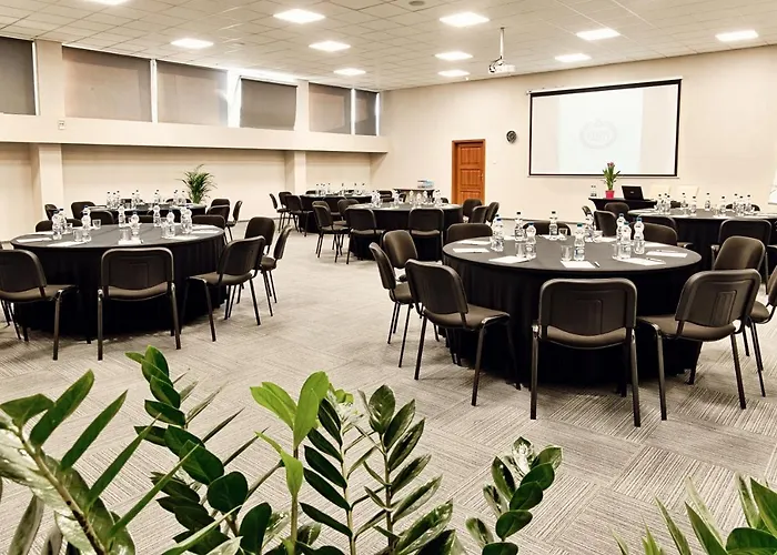 Falenty Biznes I Wypoczynek לינה וארוחת בוקר רשין