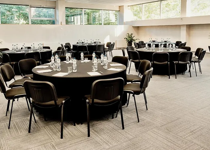 Falenty Biznes I Wypoczynek לינה וארוחת בוקר 4*