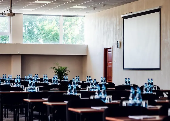 Falenty Biznes I Wypoczynek 4* רשין