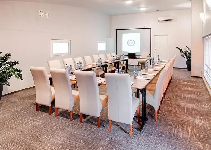 Falenty Biznes I Wypoczynek Nocleg ze śniadaniem 4*