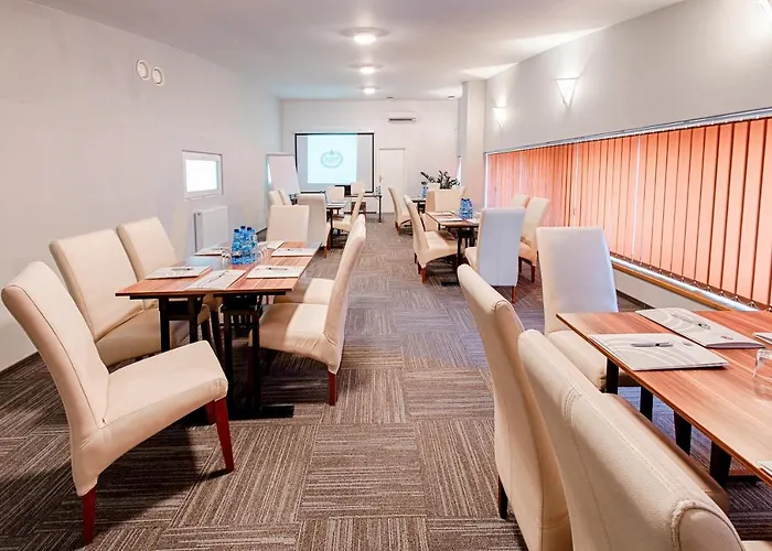 Falenty Biznes I Wypoczynek Nocleg ze śniadaniem 4*