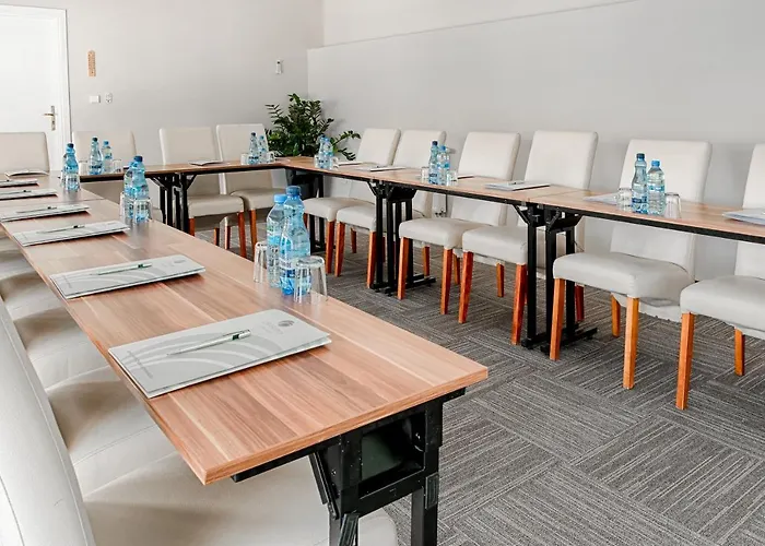 Falenty Biznes I Wypoczynek 4* רשין