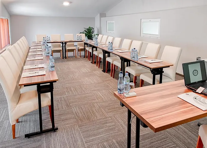 לינה וארוחת בוקר Falenty Biznes I Wypoczynek 4*